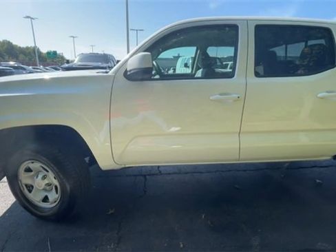 Used 2020 Toyota Tacoma SR image 4