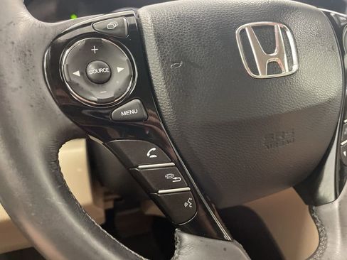Used 2016 Honda Accord Touring image 22