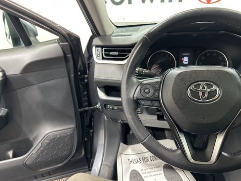Used 2020 Toyota RAV4 XLE Premium image 24