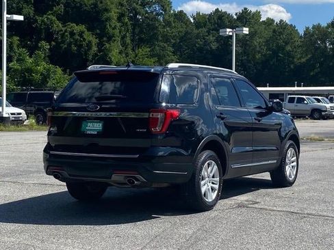 Used 2018 Ford Explorer XLT w/ Equipment Group 202A AWD/4WD image 3