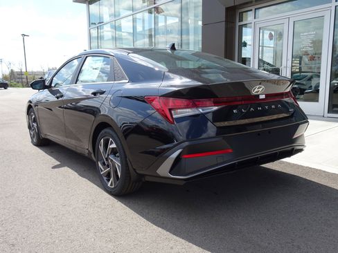 New 2025 Hyundai Elantra Limited image 4