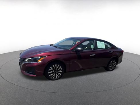Used 2025 Nissan Altima 2.5 SV FWD image 8