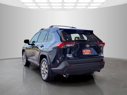 Used 2023 Toyota RAV4 XLE Premium image 7