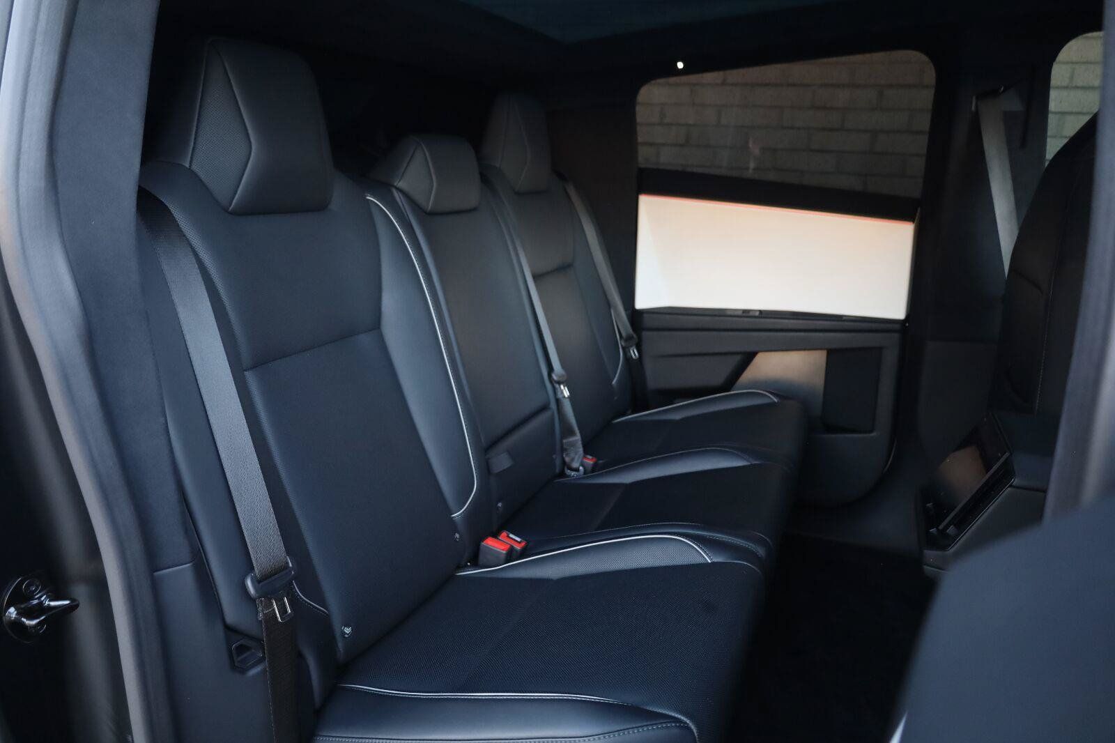 Used 2024 Tesla Cybertruck AWD Crew Cab image 26