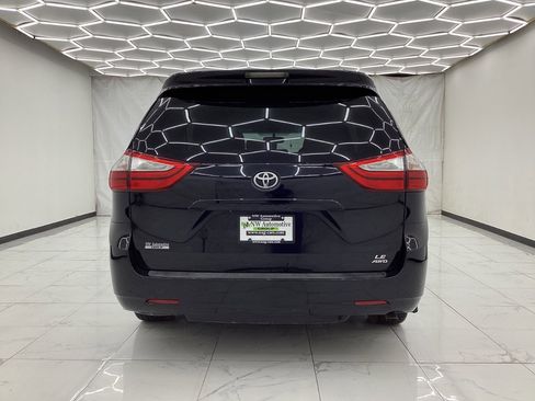 Used 2015 Toyota Sienna LE AWD/4WD image 10