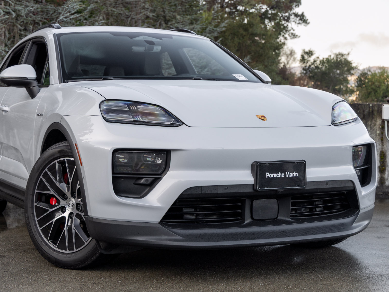 Certified 2025 Porsche Macan 4S Electric AWD/4WD image 9