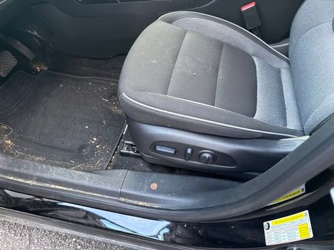 Used 2025 Chevrolet TrailBlazer LT w/ Convenience Package FWD image 9