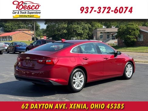 Used 2018 Chevrolet Malibu LT w/ Leather Package FWD image 4