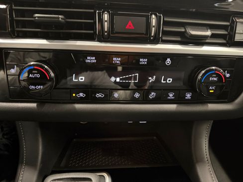 Used 2025 Nissan Pathfinder SL AWD/4WD image 19