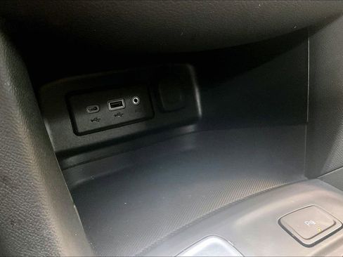 Used 2024 Chevrolet Equinox LT FWD image 17
