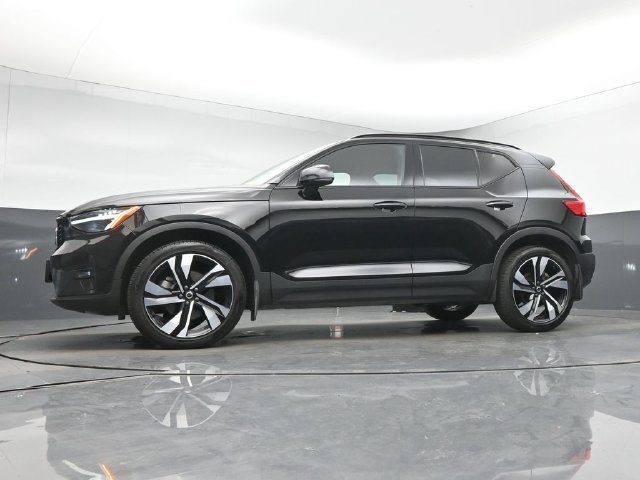 Used 2023 Volvo XC40 B5 Plus w/ Driver Assist Package AWD/4WD image 13