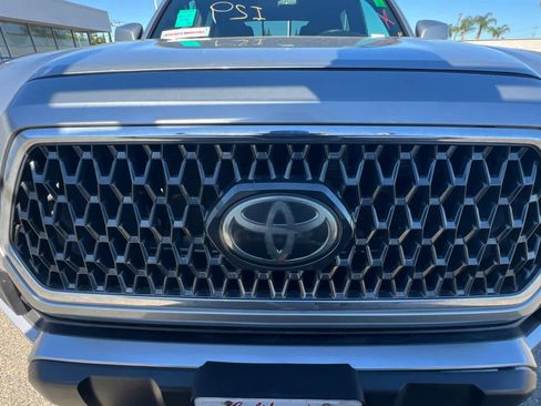 Used 2018 Toyota Tacoma TRD Off-Road w/ Technology Package RWD image 12