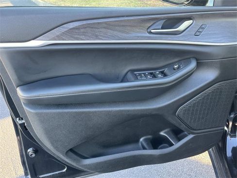 Used 2023 Jeep Grand Cherokee Limited image 24