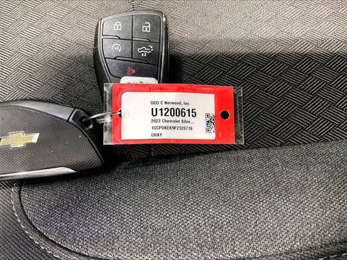 Used 2023 Chevrolet Silverado 1500 LT AWD/4WD image 30