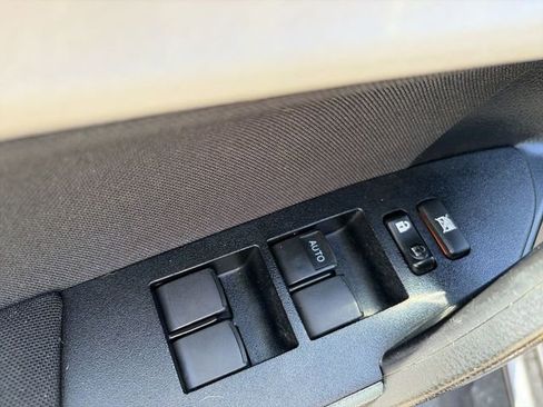 Used 2016 Toyota Corolla LE FWD image 13