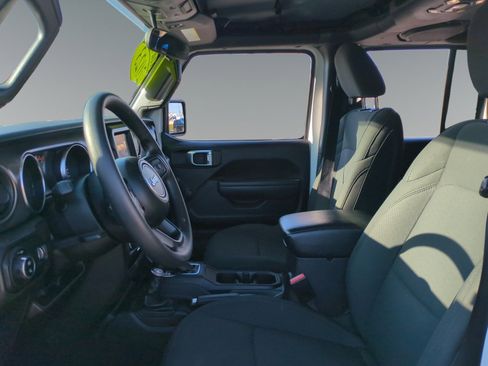 Used 2023 Jeep Gladiator Sport image 9