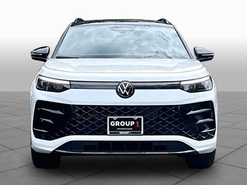 New 2026 Volkswagen Tiguan SE R-Line FWD image 3