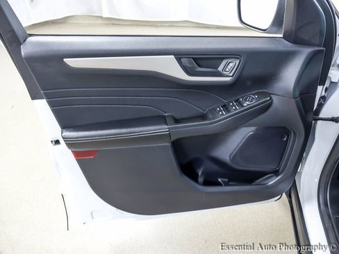 Used 2022 Ford Escape SE image 19