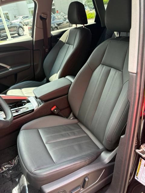 Certified 2025 Audi Q5 Premium w/ Premium Plus AWD/4WD image 9