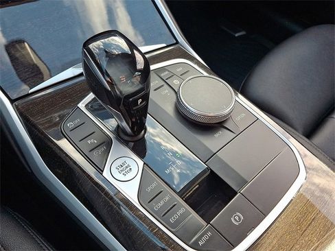 Used 2021 BMW 330i xDrive Sedan w/ Premium Package image 15