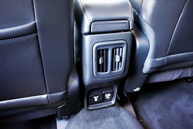 Used 2018 Jeep Compass Limited w/ Navigation Group AWD/4WD image 29
