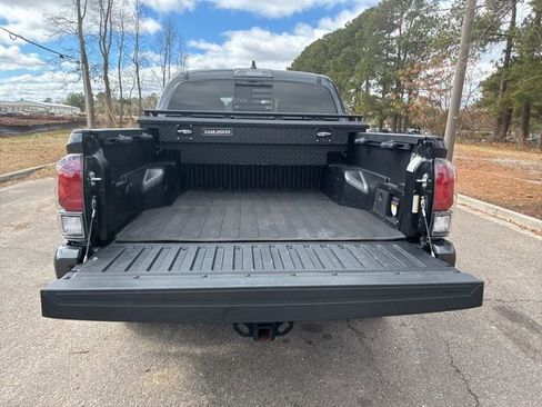 Used 2021 Toyota Tacoma TRD Sport w/ Technology Package image 19