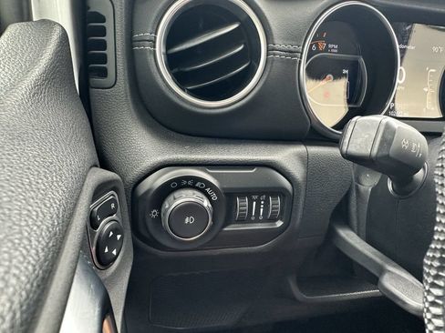Used 2020 Jeep Wrangler Unlimited Sahara AWD/4WD image 34