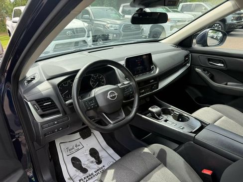 Used 2025 Nissan Rogue SV FWD image 3
