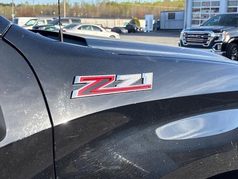 Used 2021 Chevrolet Silverado 1500 LT Trail Boss w/ Convenience Package II image 9