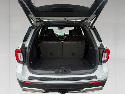 Used 2025 Ford Explorer Platinum w/ LUX Leather Package image 19