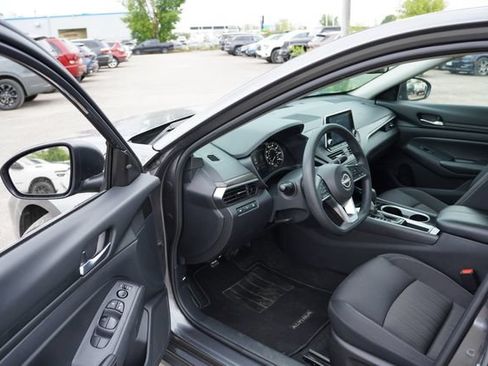 Used 2024 Nissan Altima 2.5 SV FWD image 14