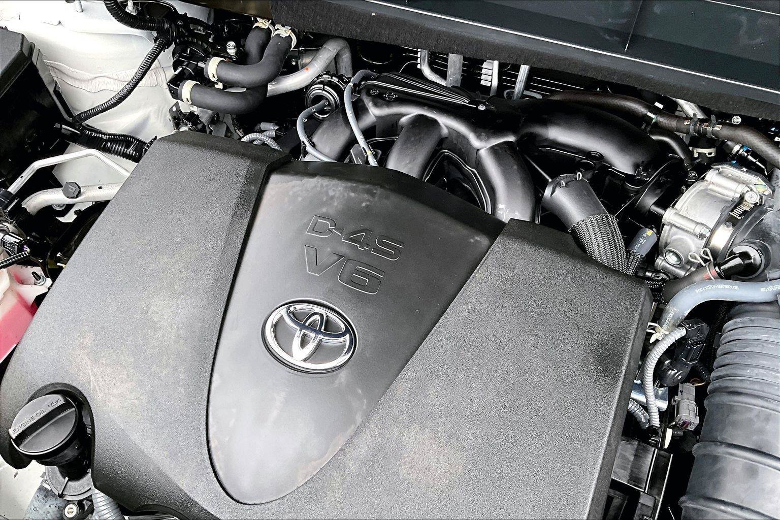 Used 2021 Toyota Highlander XLE AWD/4WD image 32