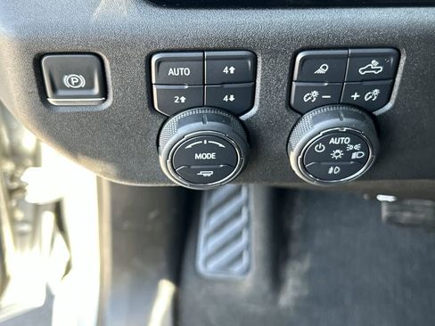 Used 2025 Chevrolet Silverado 3500 LT image 18