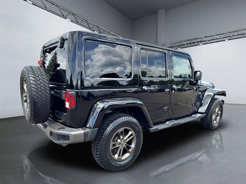 Used 2017 Jeep Wrangler Unlimited Sahara AWD/4WD image 7