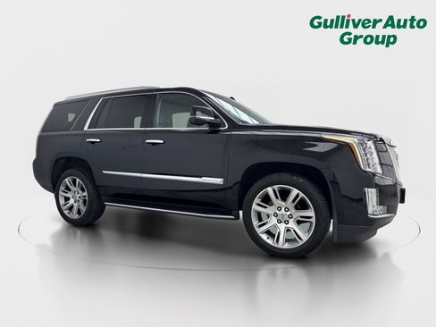 Used 2018 Cadillac Escalade Luxury AWD/4WD image 12
