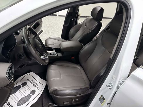 Used 2019 Hyundai Santa Fe Limited image 11