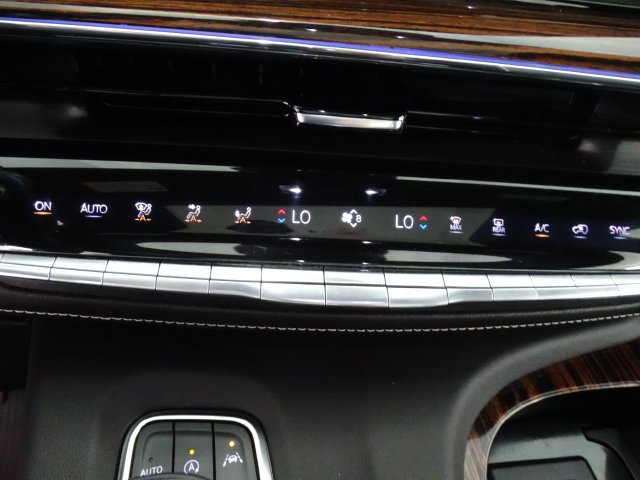 Certified 2023 Cadillac Escalade Premium Luxury w/ Performance Package AWD/4WD image 16