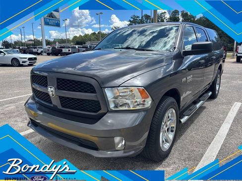 Used 2017 RAM 1500 Express RWD image 1