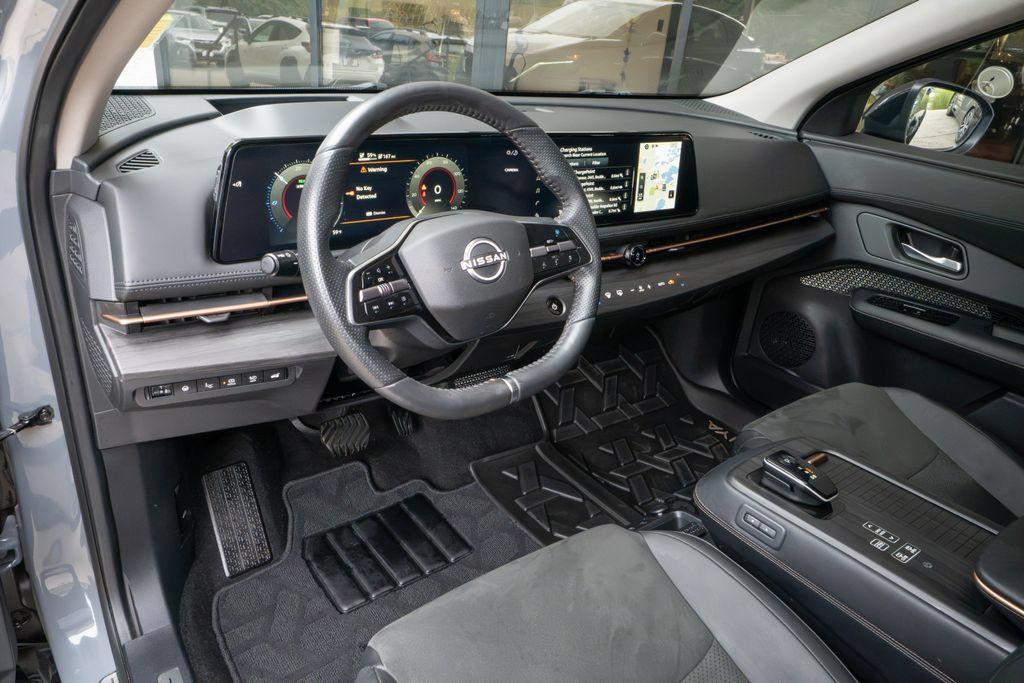 Used 2024 Nissan Ariya AWD image 9