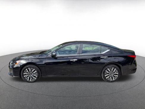 Used 2025 Nissan Altima 2.5 SV FWD image 8