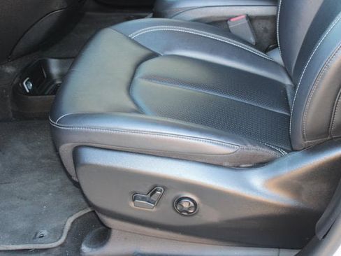 Used 2024 Chrysler Pacifica Limited image 15