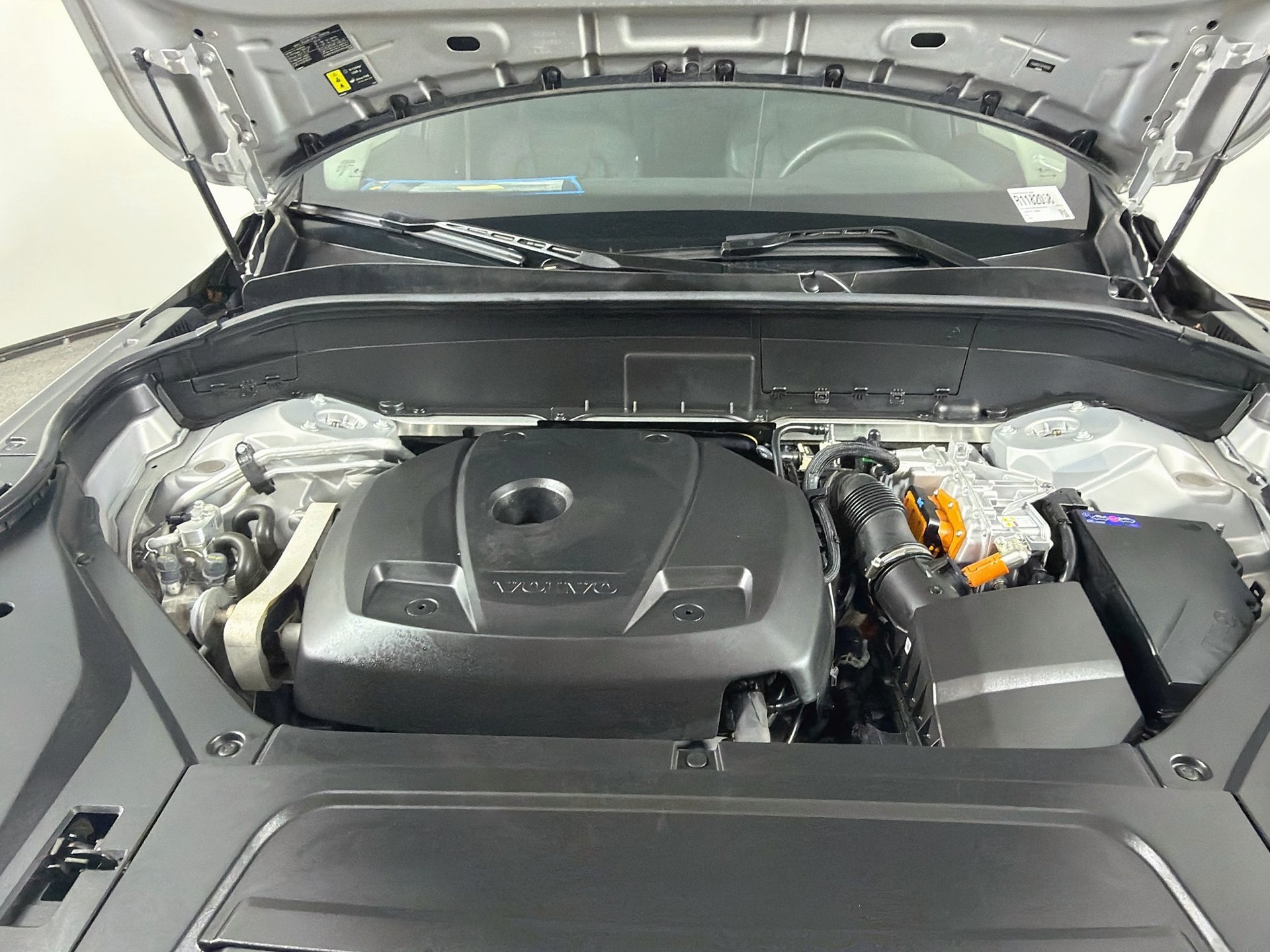 Certified 2024 Volvo XC90 T8 Plus AWD/4WD image 33