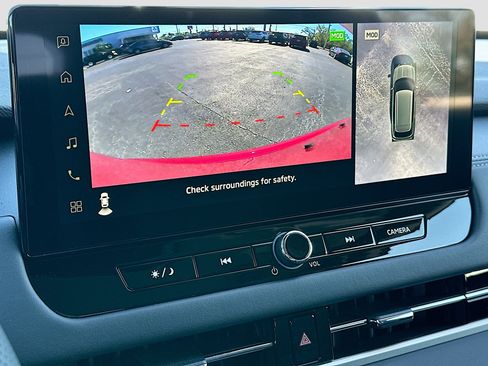 New 2025 Mitsubishi Outlander SE image 9