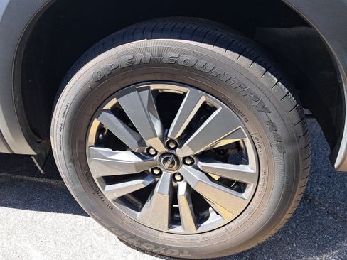 Used 2024 Nissan Pathfinder SV image 7