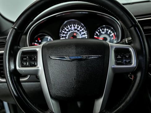 Used 2013 Chrysler 200 Touring FWD image 18