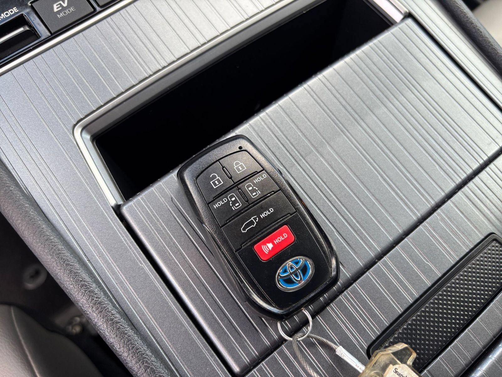 Used 2025 Toyota Sienna XLE FWD image 20
