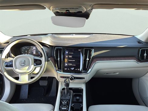 Used 2020 Volvo S60 T5 Momentum image 24