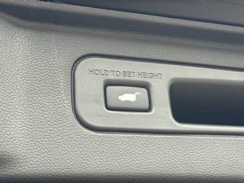Used 2025 Honda Pilot Touring image 37