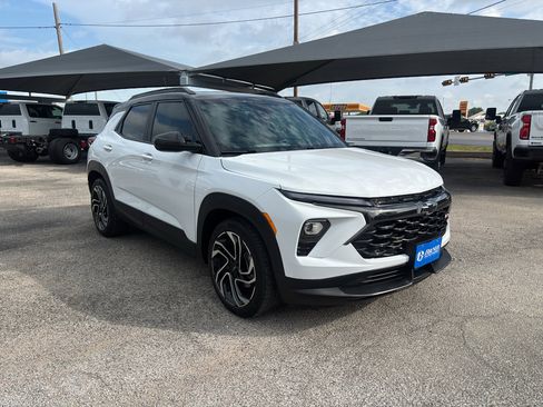 Used 2024 Chevrolet TrailBlazer RS w/ Convenience Package image 3