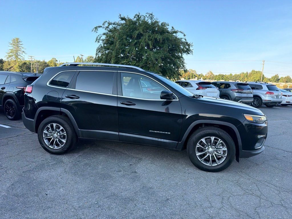 Used 2020 Jeep Cherokee Latitude Plus AWD/4WD image 3